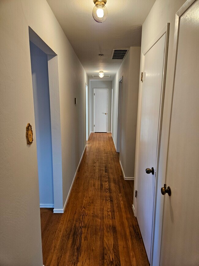 Building Photo - 3107 Alameda de las Pulgas
