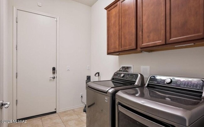 Building Photo - 719 E Danum Vly Dr