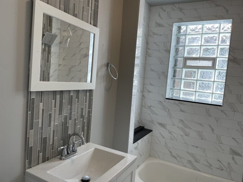 Building Photo - 35 N Conestoga St