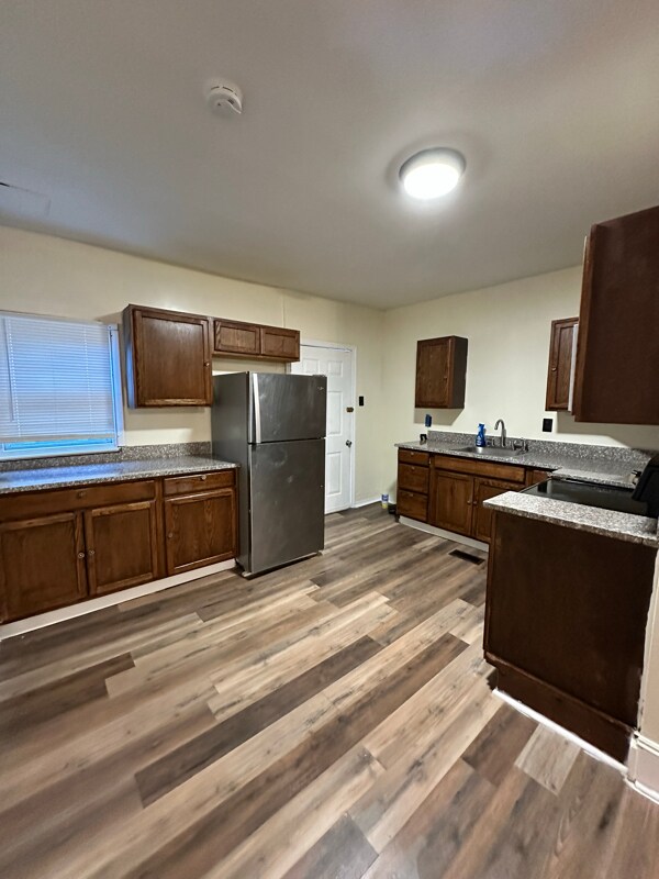 Building Photo - 127 Poplar Ave