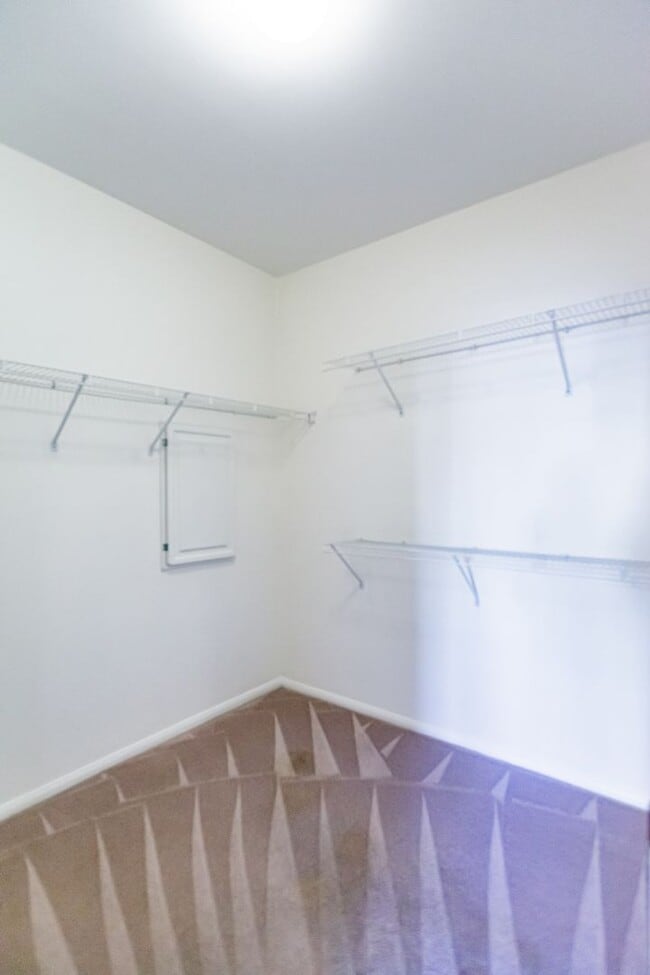 Building Photo - Downstairs condo located in Summerlin