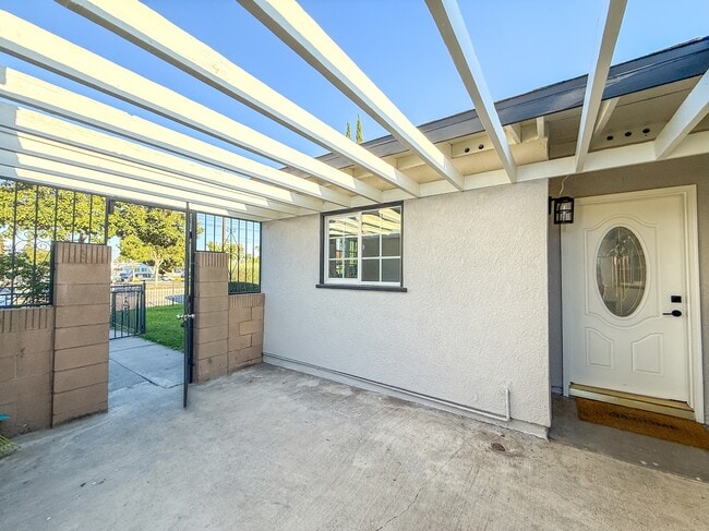 Building Photo - 15246 Temple Ave