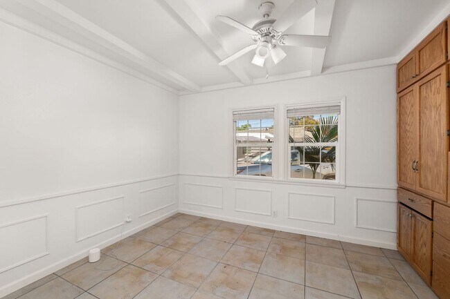 Building Photo - 587 E Arrow Hwy