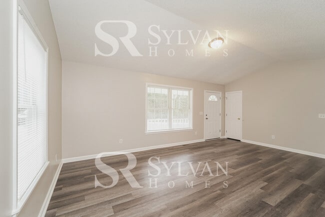 Building Photo - This charming home is move-in ready