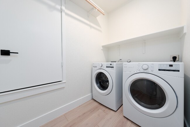 Building Photo - 9228 Lonesome Oak Drive