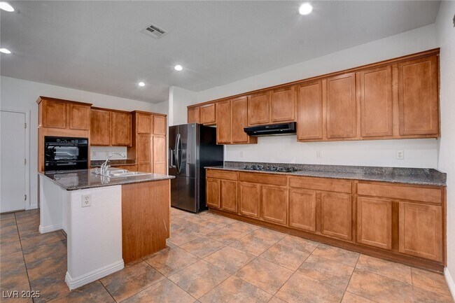 Building Photo - 8125 Chestnut Hollow Ave