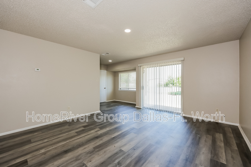 Building Photo - 8428 Raymond Ave