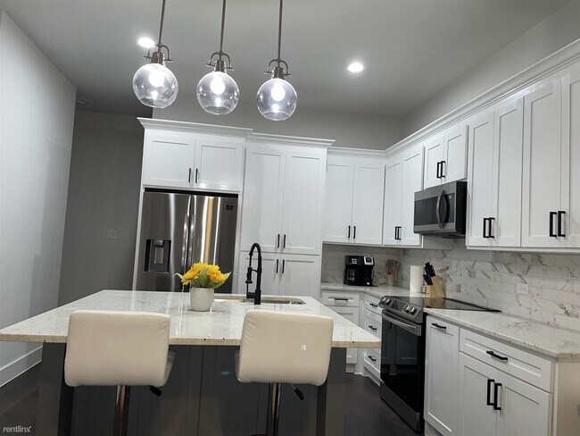 Building Photo - 3 br, 2 bath Duplex - 804 Green Castle Dri...