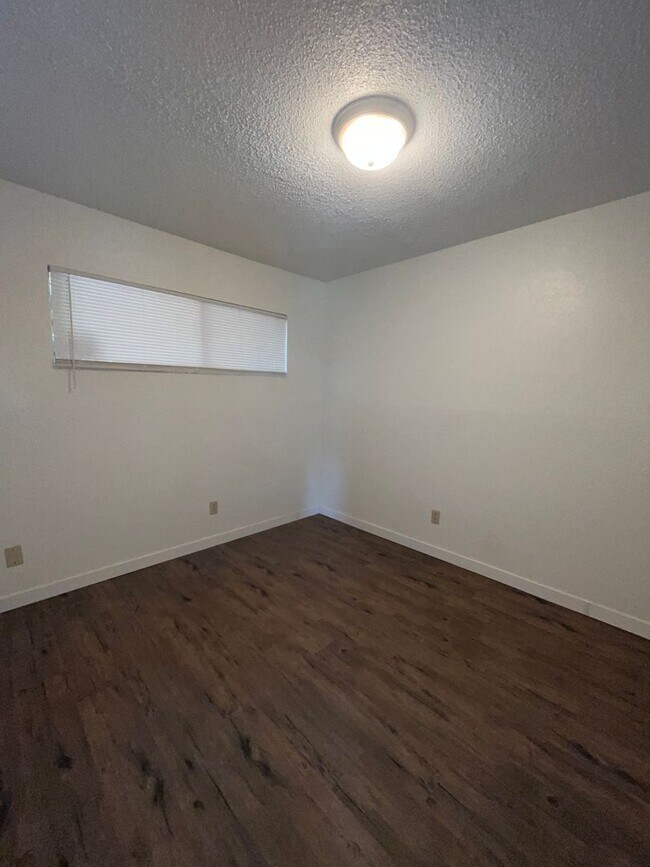 Building Photo - 3236