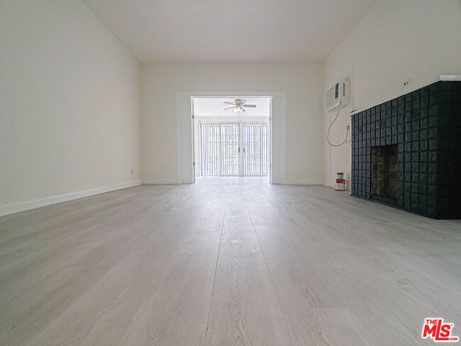 Building Photo - 336 S Wilton Pl