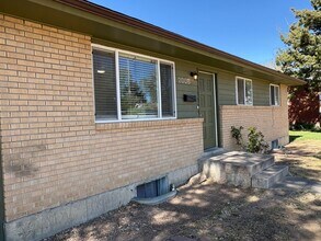 Building Photo - Newly Updated - Spacious 5 Bed 2 Bath Home