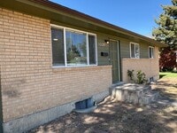 Building Photo - NEW PRICE!! Newly Updated - Spacious 5 Bed 2 Bath Home