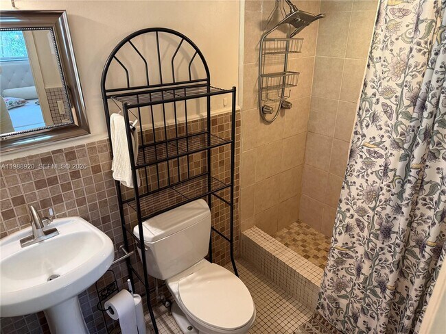 Building Photo - 1211 NE 27th Ave