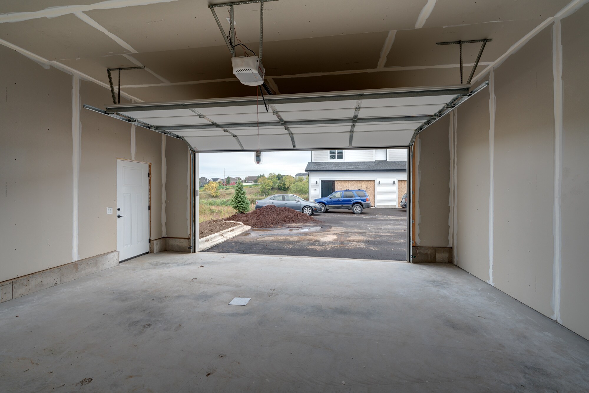 Building Photo - 137 Prairie Heights Dr