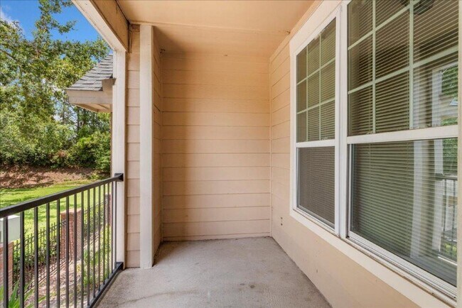 Building Photo - Charming End-Unit Condo in Gated Bordeaux Community!