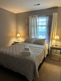 Building Photo - 212 Greenleaf Dr