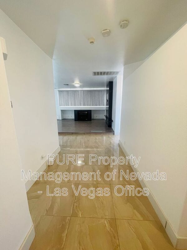 Building Photo - 9341 Lugo St