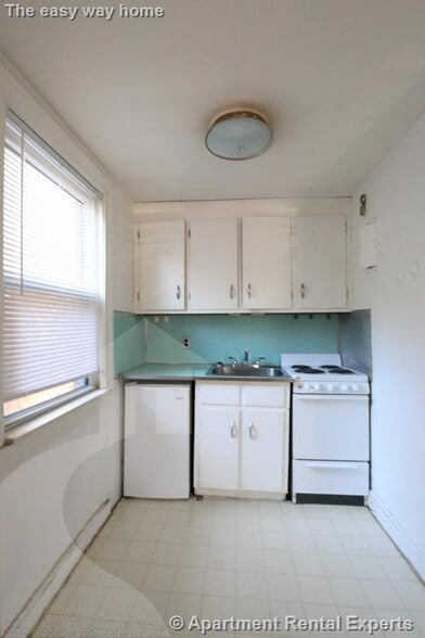 Building Photo - 48 Kirkland St