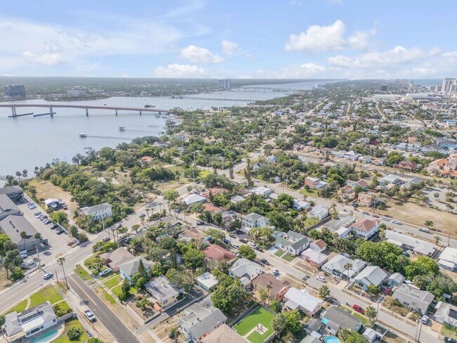 Building Photo - Renovated Spanish-Style 2/1 Beach Bungalow Just Steps to the Ocean!