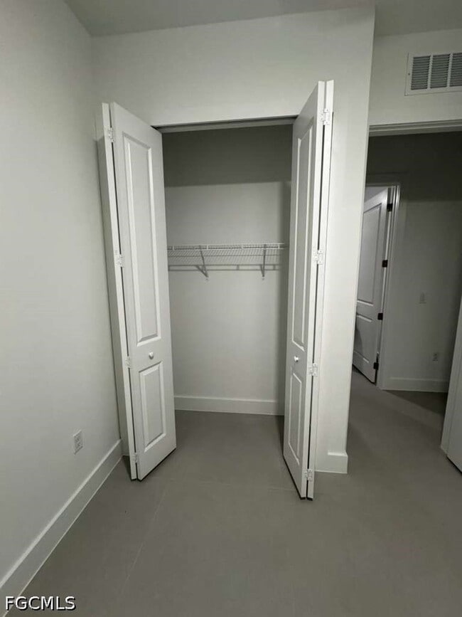 Building Photo - 1037 Barcelona St E