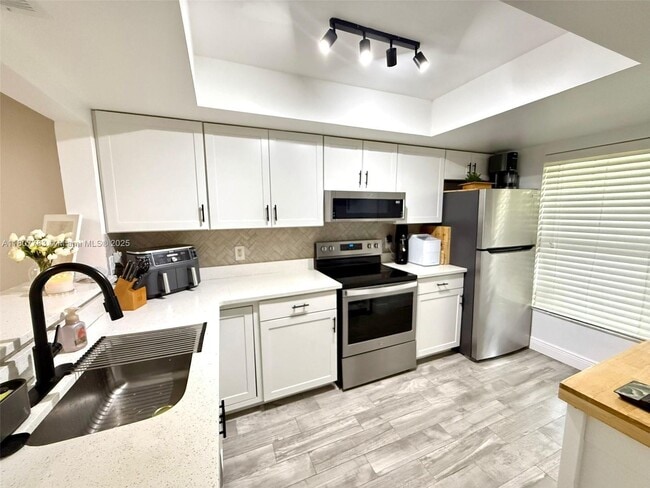 Primary Photo - 300 Promenade Dr