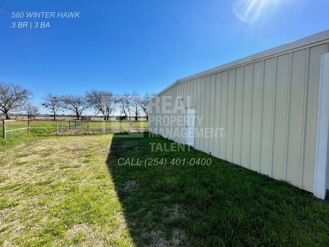 Building Photo - 3 Bedroom, 3 Bathroom Ranch Home with Barn...