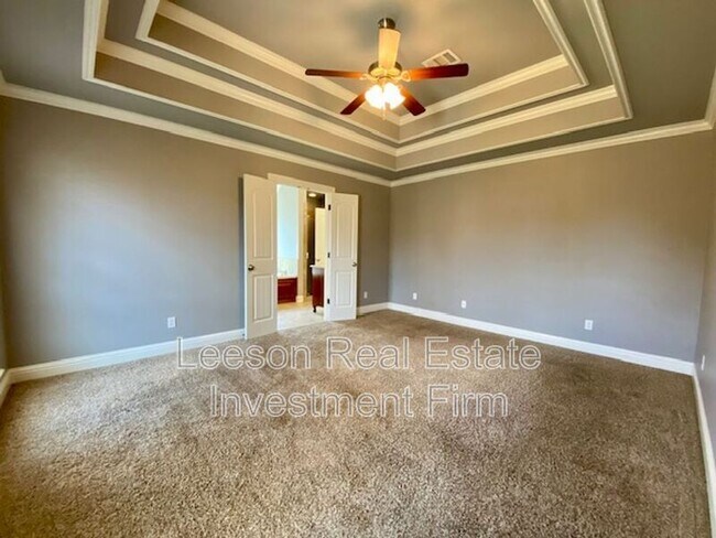 Building Photo - 703 Fox Den