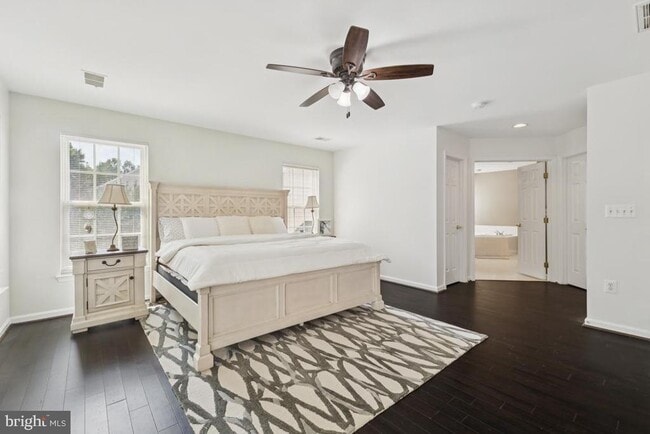Building Photo - 13032 Pilgrims Inn Dr