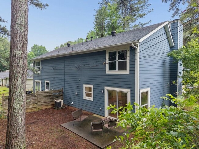 Building Photo - 4930 Farmstead Ct NE