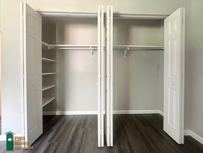 Building Photo - Recently Remodeled 1 Bedroom Condo