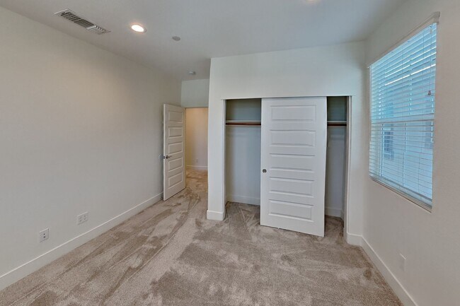 Building Photo - Cordelia 2000+ Sq Ft. 3/2 Home Available Now