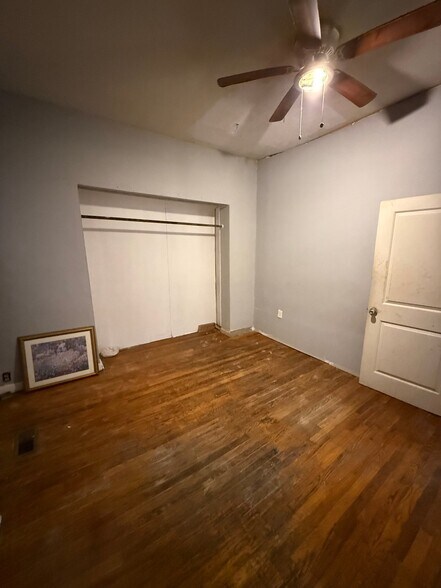 Building Photo - 5605 Wabada Ave