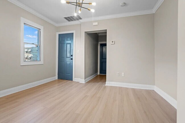 Building Photo - 149 S Park St