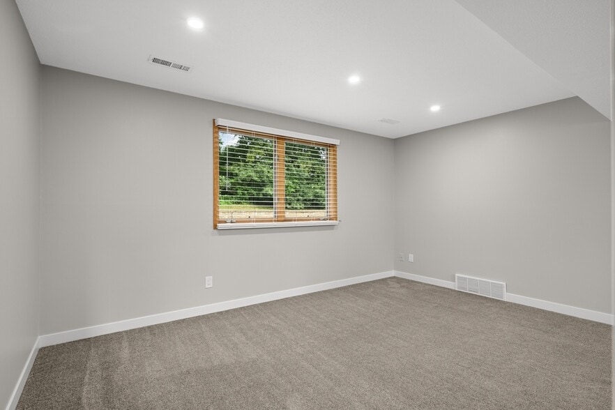 Building Photo - 1349 Easter Ln