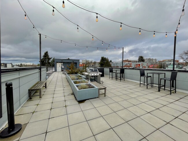 Building Photo - 121 12th Ave E