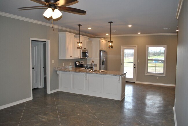 Building Photo - CHOUDRANT brick home