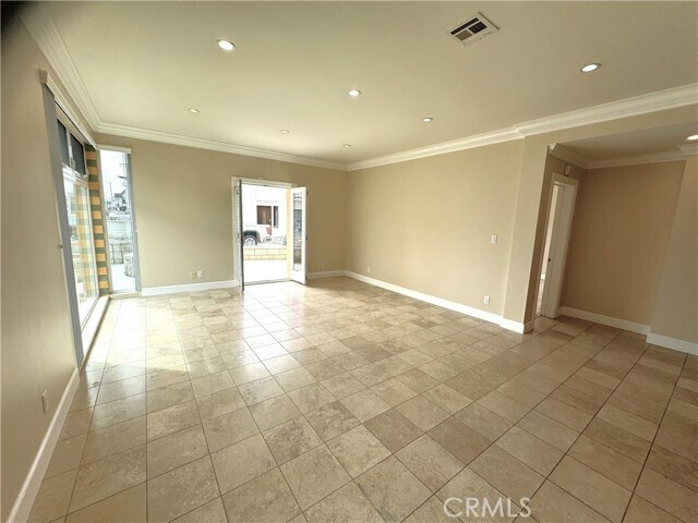 Building Photo - 4510 Seashore Dr