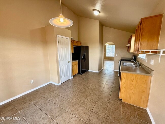 Building Photo - 3401 Tierra Zafiro Dr