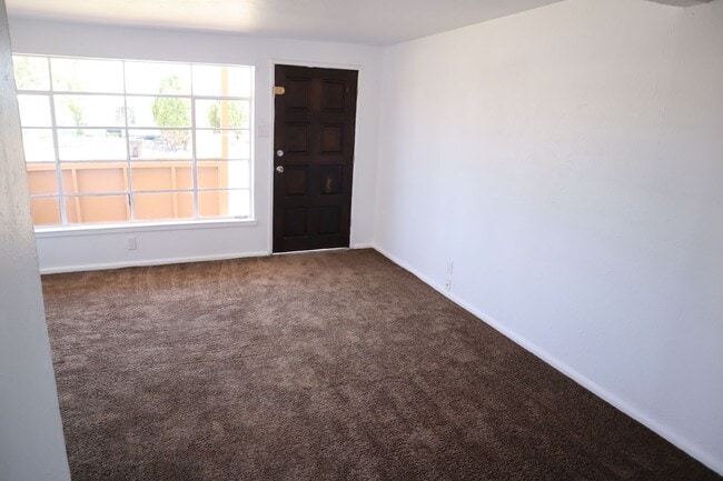 Building Photo - 120 Cochise Dr