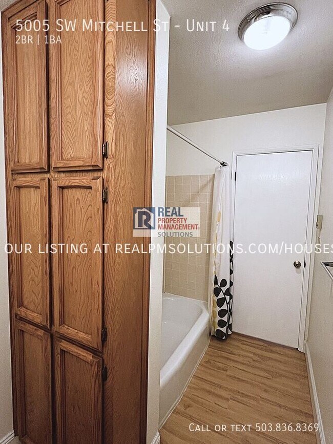 Building Photo - 5005 SW Mitchell St