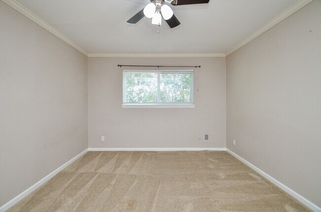 Building Photo - 13074 Trail Hollow Dr