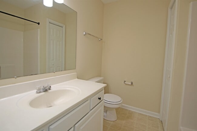 Building Photo - 1345 Goldfinch Dr