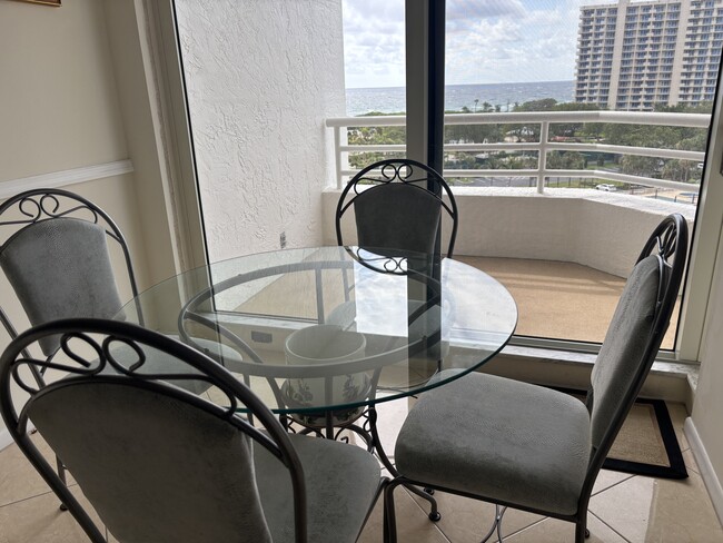 eat in kitchen with view of ocean - 4201 N Ocean Blvd