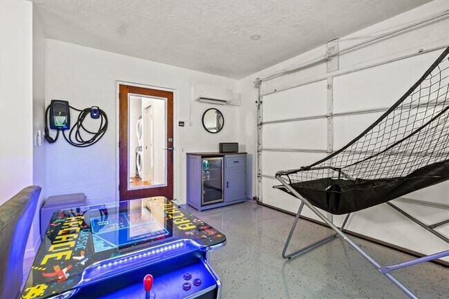 Building Photo - 2587 Ringling Blvd