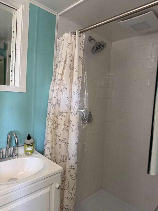 Building Photo - 721 37th Ave