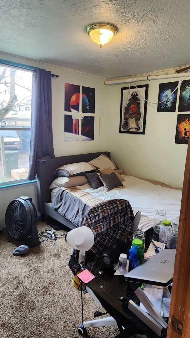 Building Photo - 5 bedroom 1 bath house - Near downtown!