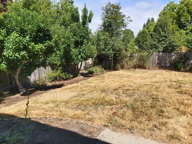 Building Photo - 1446 SW Birdie Dr