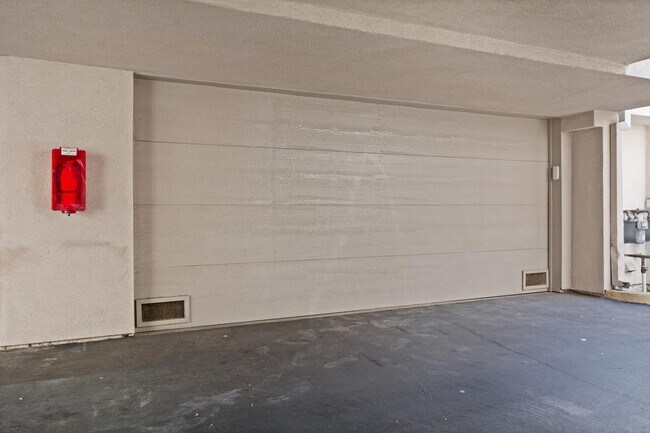Building Photo - 501 Herondo St