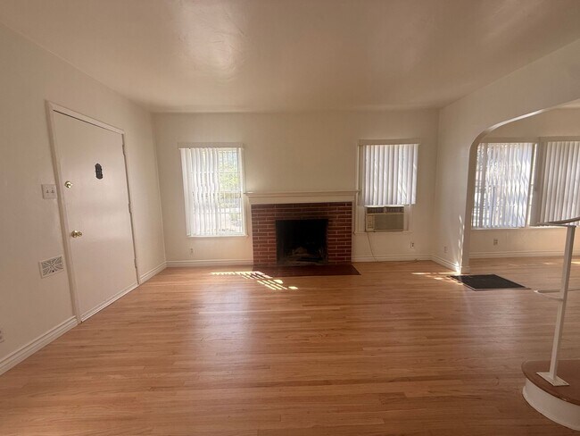 Building Photo - 2 Bedroom 1.75 Bathroom in Riverside