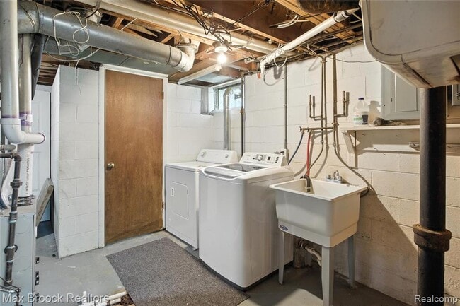 Building Photo - 25301 Ford St